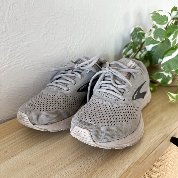 Brooks | Signal 3 Running Shoes in Grey & Silver (Style 120349-1B-059) - Picture 3 of 7